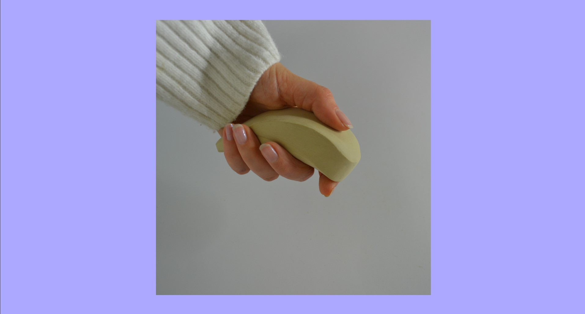 Ergonomic handle design for pizza cutter